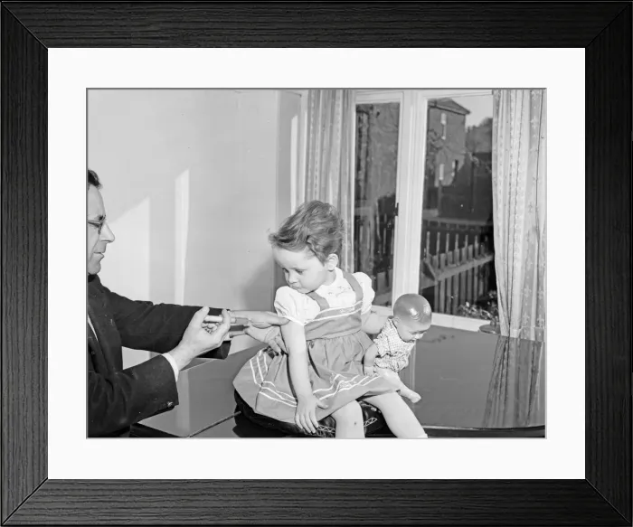 Framed Print : Polio vaccination at a Cambridgeshire General Practice. April 1959 Framed Print : Polio vaccination at a Cambridgeshire General Practice. April 1959