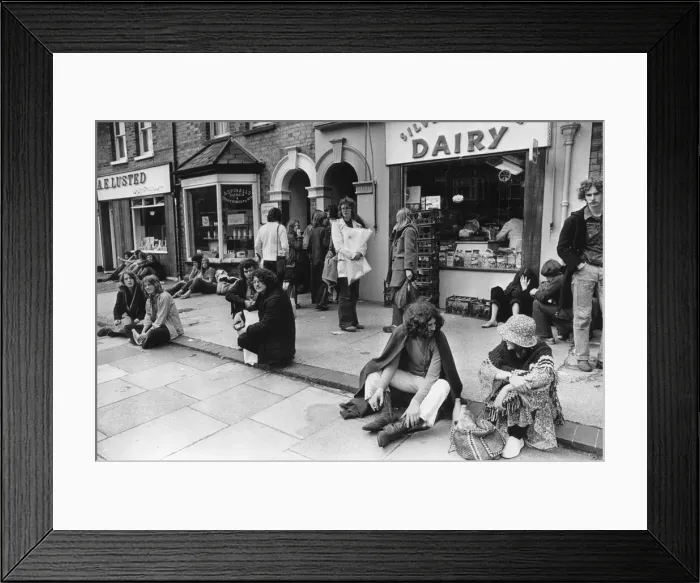 Framed Print : Reading pop festival goers seen here stopping off at the Silverbourne Dairy