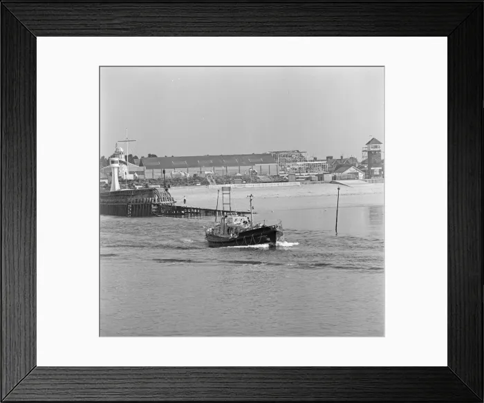 Framed Print : The former Longhope lifeboat T. G. B ON962, seen here leaving Littlehampton Framed Print : The former Longhope lifeboat T. G. B ON962, seen here leaving Littlehampton