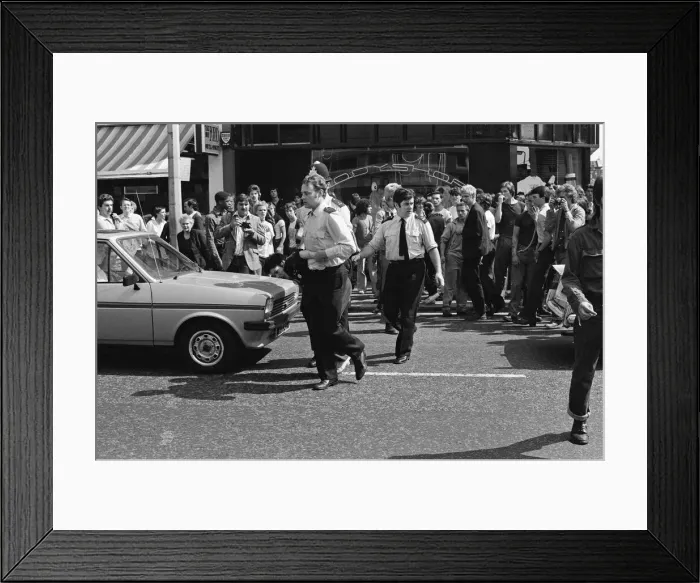Framed Print : Punk Rocker and Teddy Boy youths in Kings Road, London Framed Print : Punk Rocker and Teddy Boy youths in Kings Road, London