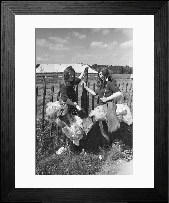 Framed Print : Flora and Daisy two early arrivals at Richfield Avenue, site of Reading Festival 22nd