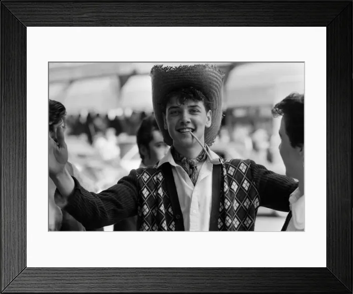Framed Print : Punk Rocker and Teddy Boy youths in Kings Road, London Framed Print : Punk Rocker and Teddy Boy youths in Kings Road, London