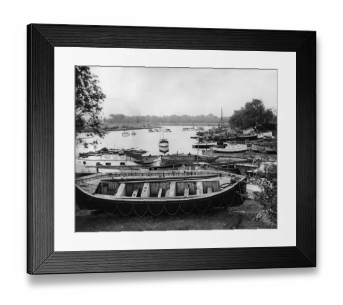 Framed Print : The Renfrew Boat Club, with the Inchinnan Cruising Club just beyond the fence Framed Print : The Renfrew Boat Club, with the Inchinnan Cruising Club just beyond the fence