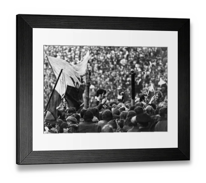Framed Print : Sport - Rugby - Wales v Ireland - Wales win triple crown - 13th March 1971 - Barry John Framed Print : Sport - Rugby - Wales v Ireland - Wales win triple crown - 13th March 1971 - Barry John