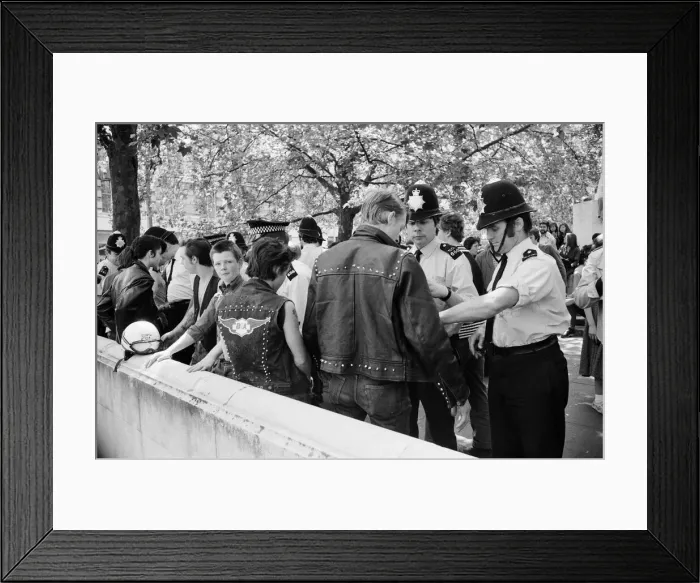 Framed Print : Punk Rocker and Teddy Boy youths in Kings Road, London Framed Print : Punk Rocker and Teddy Boy youths in Kings Road, London