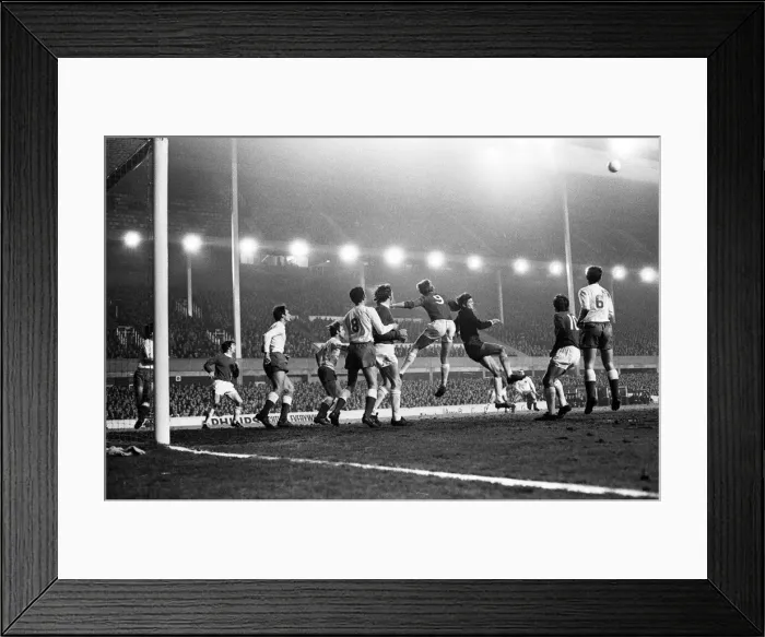 Framed Print : European Champions Cup Third Round First Leg match held at Goodison Park, Liverpool Framed Print : European Champions Cup Third Round First Leg match held at Goodison Park, Liverpool