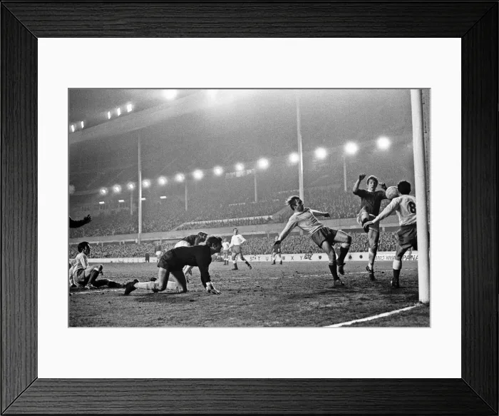Framed Print : European Champions Cup Third Round First Leg match held at Goodison Park, Liverpool Framed Print : European Champions Cup Third Round First Leg match held at Goodison Park, Liverpool