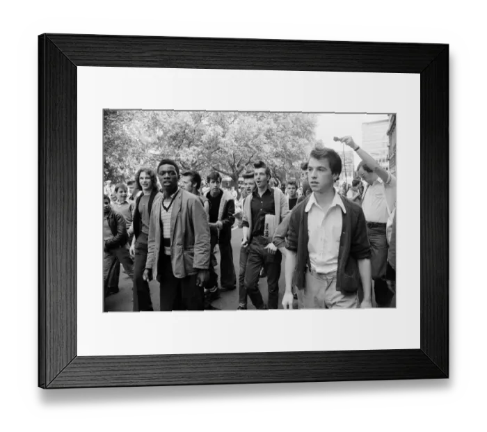 Framed Print : Punk Rocker and Teddy Boy youths in Kings Road, London Framed Print : Punk Rocker and Teddy Boy youths in Kings Road, London