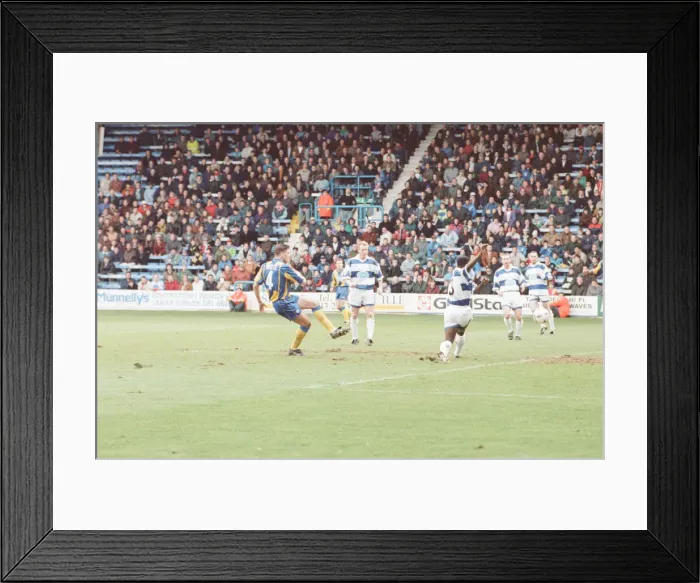 Framed Print : QPR 0-4 Leeds United, premier league match action, Loftus Road, Monday 4th April 1994