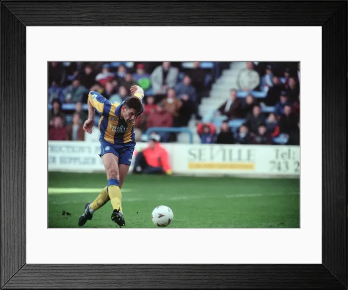 Framed Print : QPR 0-4 Leeds United, premier league match action, Loftus Road, Monday 4th April 1994 Framed Print : QPR 0-4 Leeds United, premier league match action, Loftus Road, Monday 4th April 1994