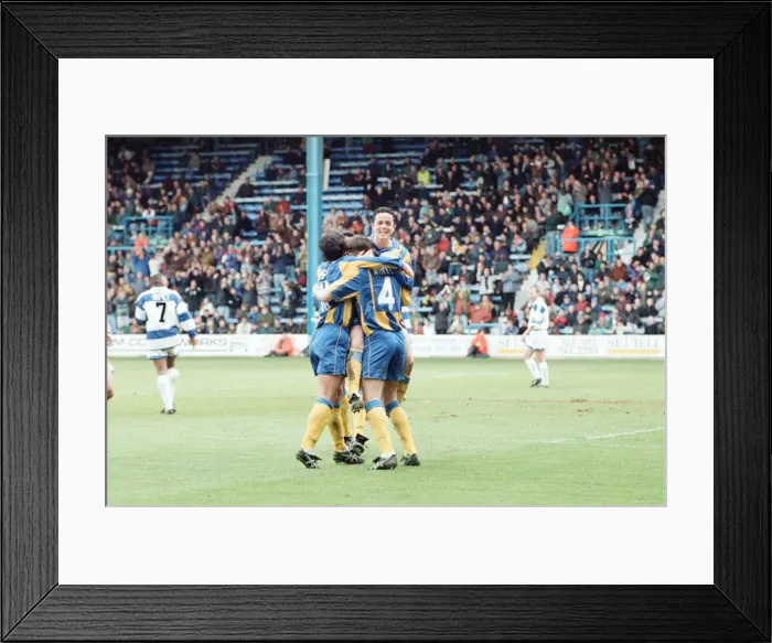 Framed Print : QPR 0-4 Leeds United, premier league match action, Loftus Road, Monday 4th April 1994 Framed Print : QPR 0-4 Leeds United, premier league match action, Loftus Road, Monday 4th April 1994