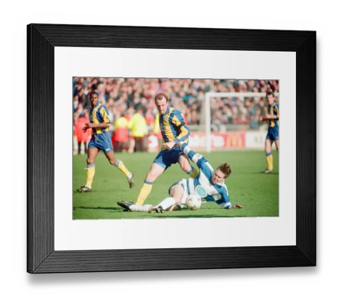 Framed Print : QPR 0-4 Leeds United, premier league match action, Loftus Road, Monday 4th April 1994