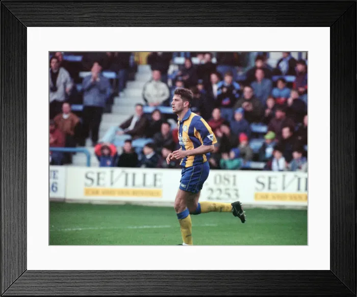 Framed Print : QPR 0-4 Leeds United, premier league match action, Loftus Road, Monday 4th April 1994 Framed Print : QPR 0-4 Leeds United, premier league match action, Loftus Road, Monday 4th April 1994