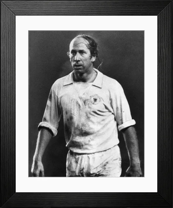 Framed Print : Bobby Charlton, in the away strip for Manchester United Framed Print : Bobby Charlton, in the away strip for Manchester United