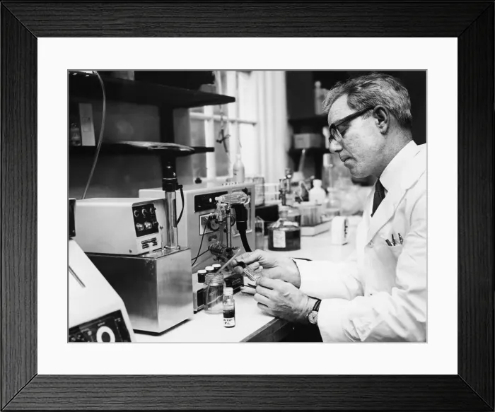 Framed Print : Doctor at Newmarket Hospital in Cambridge. Circa 1986 Framed Print : Doctor at Newmarket Hospital in Cambridge. Circa 1986