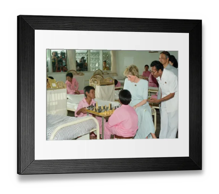 Framed Print : Diana, Princess of Wales, on a visit to Sitanala Leprosy Hospital in Tangerang, Indonesia
