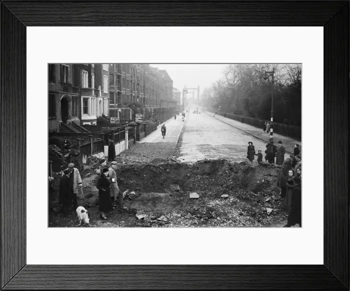 Framed Print : Members of the public inspect a crater in Albert Bridge Road, Battersea, London Framed Print : Members of the public inspect a crater in Albert Bridge Road, Battersea, London