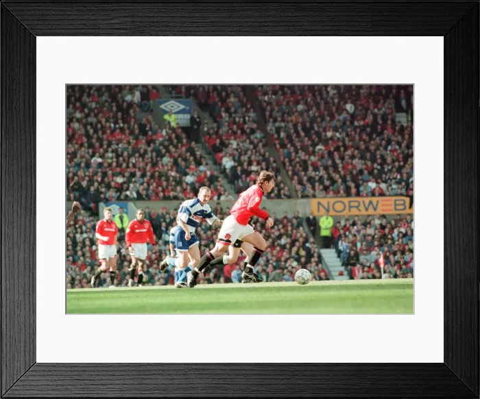 Framed Print : Manchester United 2-0 QPR, FA Cup Quarter Final match action, Old Trafford Framed Print : Manchester United 2-0 QPR, FA Cup Quarter Final match action, Old Trafford