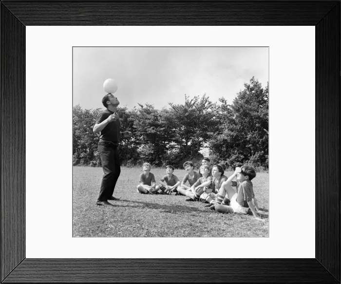 Framed Print : Mike Trebilcock, the hero of Everton, came home to his native Cornwall