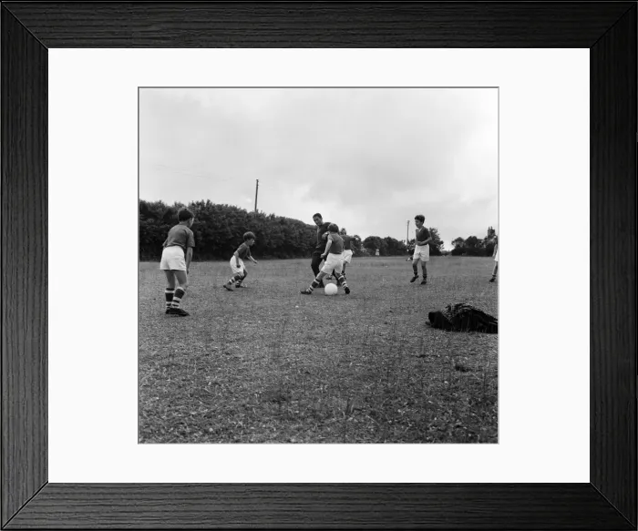 Framed Print : Mike Trebilcock, the hero of Everton, came home to his native Cornwall