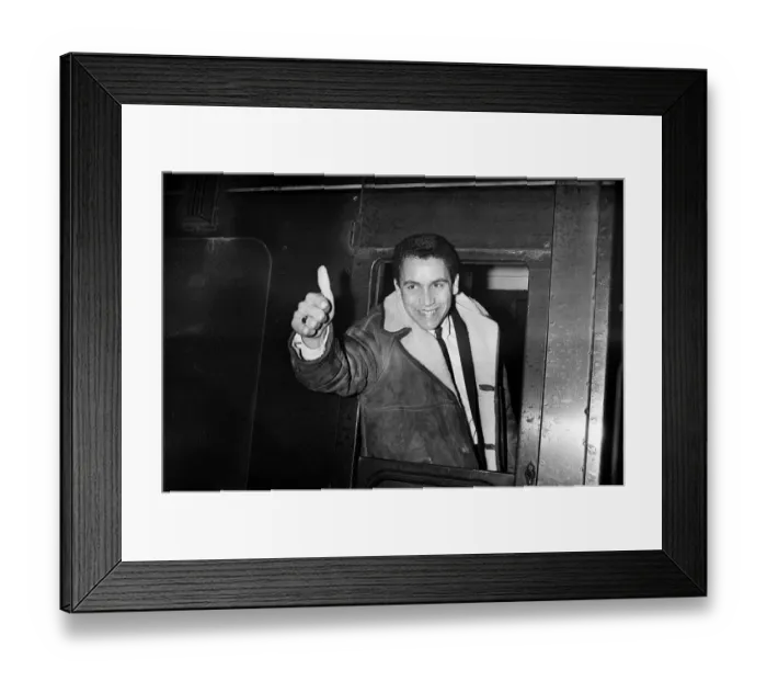 Framed Print : Mike Trebilcock of Plymouth Argyle arrives at Lime Street Station, Liverpool Framed Print : Mike Trebilcock of Plymouth Argyle arrives at Lime Street Station, Liverpool