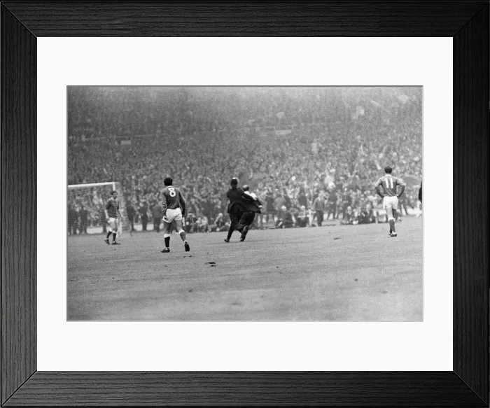 Framed Print : 1966 FA Cup final at Wembley stadium. Everton 3 v Sheffield Wednesday 2 Framed Print : 1966 FA Cup final at Wembley stadium. Everton 3 v Sheffield Wednesday 2