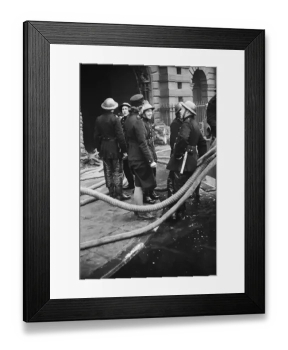 Framed Print : AFS Gillian Tanner seen here at the Taylor Depositary fire who was awarded the George