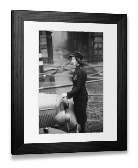 Framed Print : AFS Gillian Tanner seen here at the Taylor Depositary fire who was awarded the George