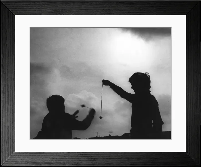 Framed Print : Children playing conkers, Cambridge, 1976 Framed Print : Children playing conkers, Cambridge, 1976