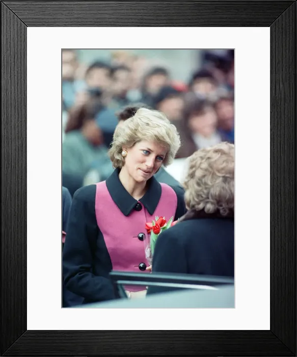 Framed Print : Diana, Princess of Wales visits a day nursery, New York City. February 1989 Framed Print : Diana, Princess of Wales visits a day nursery, New York City. February 1989