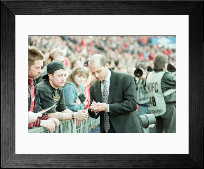 Framed Print : Manchester United 2-0 QPR, FA Cup Quarter Final match action, Old Trafford Framed Print : Manchester United 2-0 QPR, FA Cup Quarter Final match action, Old Trafford