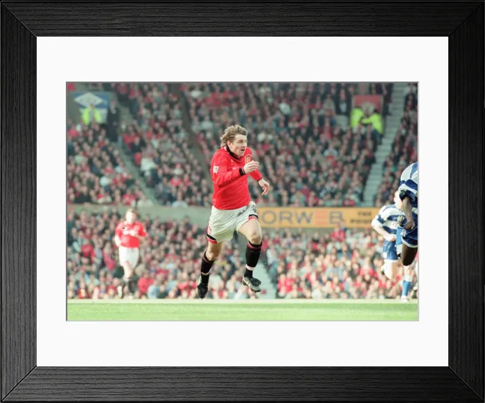 Framed Print : Manchester United 2-0 QPR, FA Cup Quarter Final match action, Old Trafford Framed Print : Manchester United 2-0 QPR, FA Cup Quarter Final match action, Old Trafford