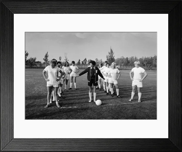 Framed Print : The British Womens football team. Pictured in Mexico City