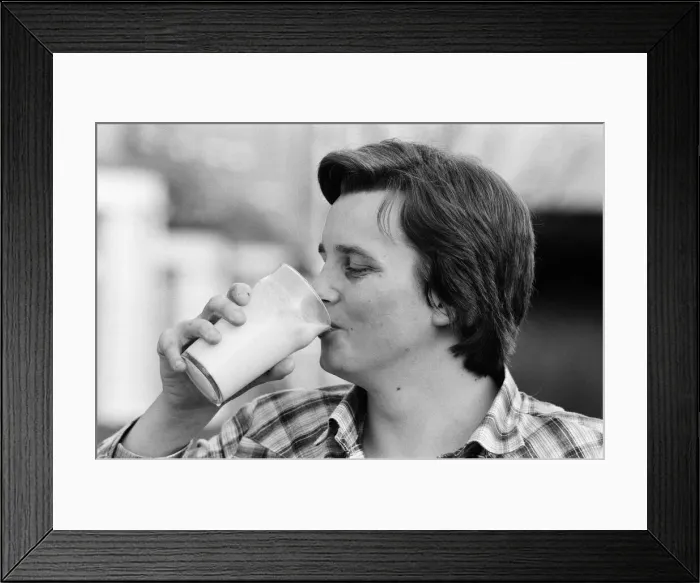 Framed Print : Keith Deller, the world champion darts player, with his pint of milk. 9th January 1983 Framed Print : Keith Deller, the world champion darts player, with his pint of milk. 9th January 1983