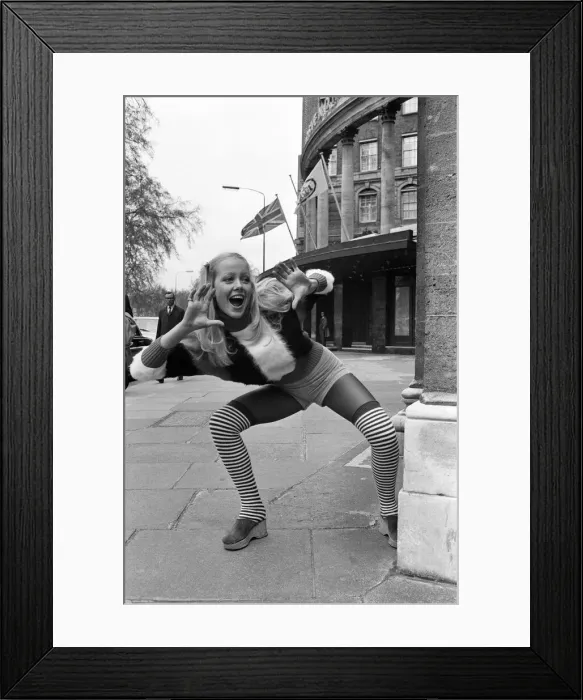 Framed Print : Knitwear fashions at Grosvenor House, London. 20th April 1972