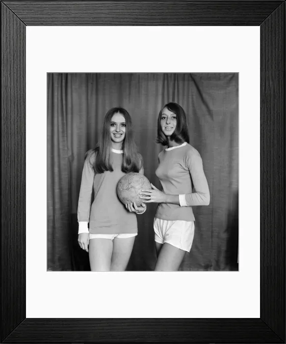 Framed Print : Liz Watson, 21, and Sandie Haig, 24, are members of a ladies football team in Sale Framed Print : Liz Watson, 21, and Sandie Haig, 24, are members of a ladies football team in Sale