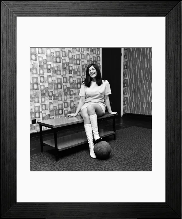 Framed Print : Female football referee Joan Lancaster, from Brinnginton, Stockport. 8th January 1971