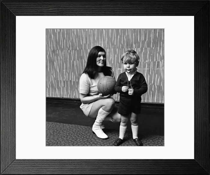 Framed Print : Female football referee Joan Lancaster, from Brinnginton, Stockport