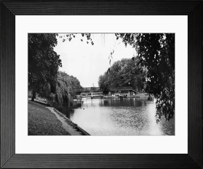 Framed Print : Scenes looking along the River Cam in Cambridge. 23rd September 1963 Framed Print : Scenes looking along the River Cam in Cambridge. 23rd September 1963