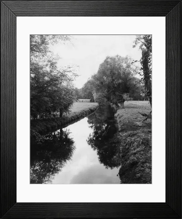 Framed Print : Scenes on the River Cam in the village of Little Shelford, Cambridgeshire