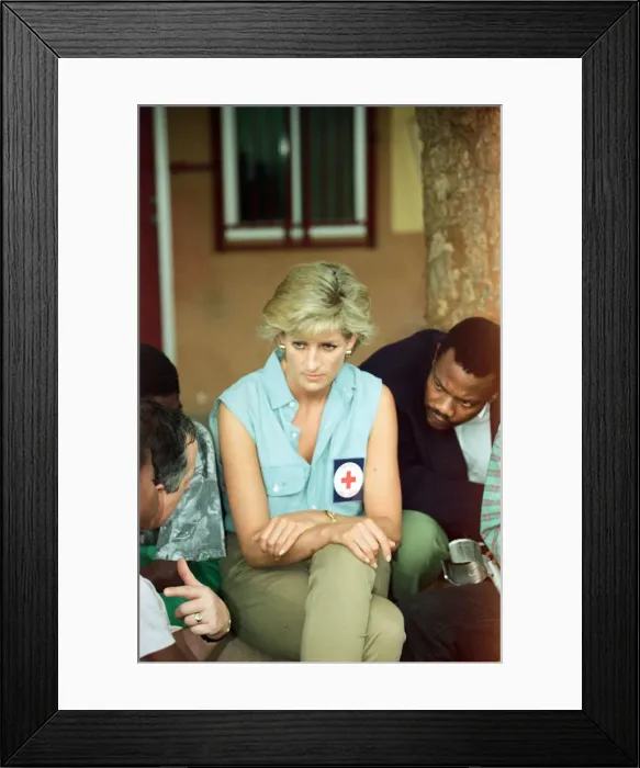 Framed Print : Diana, Princess of Wales during her four day visit to Angola Framed Print : Diana, Princess of Wales during her four day visit to Angola