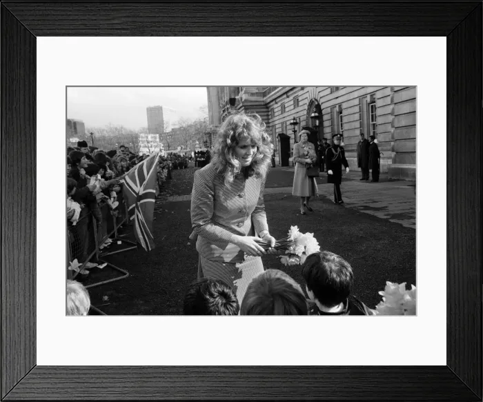 Framed Print : Queen Elizabeth IIs 60th Birthday. Pictured, Sarah Ferguson outside Buckingham