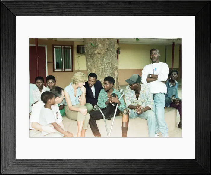 Framed Print : Diana, Princess of Wales during her four day visit to Angola Framed Print : Diana, Princess of Wales during her four day visit to Angola