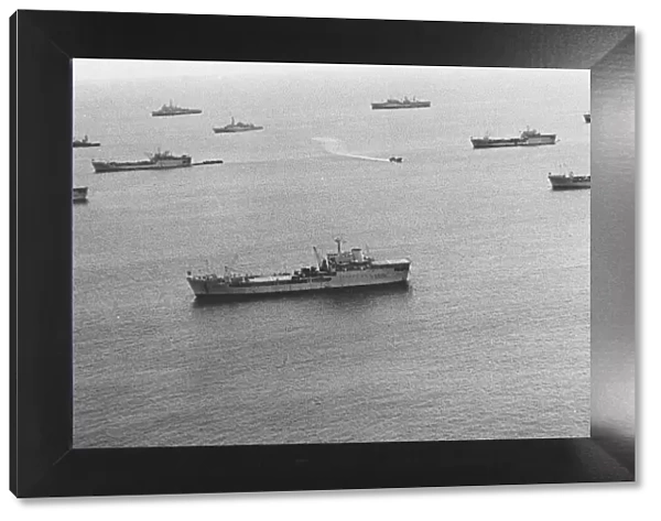 ROYAL NAVY ESCORTS WITH THE TASK FORCE DURING THE FALKLANDS WAR IN 1982
