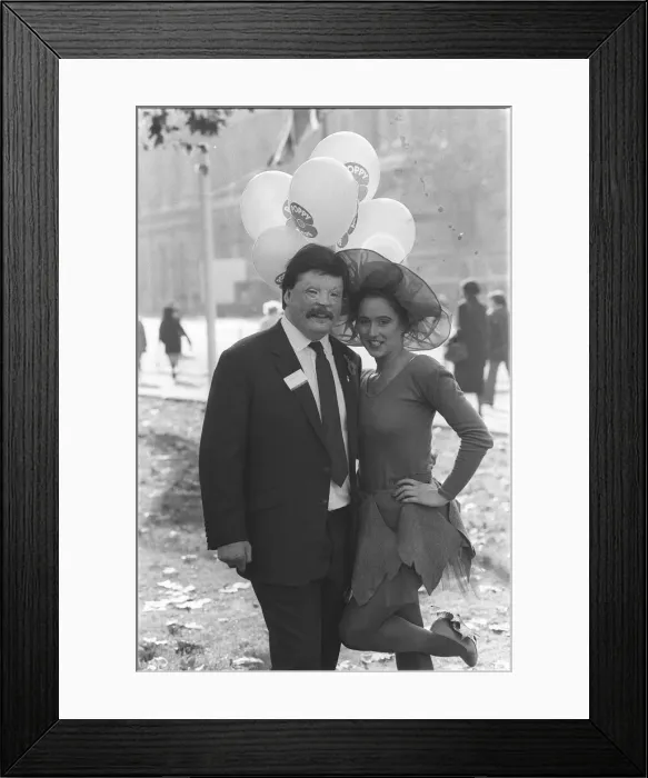 Framed Print : Simon Weston, Falklands Veteran, with unknown model - November 1988