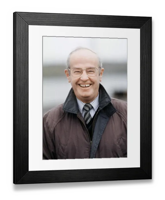 Framed Print : Barry lifeboat member Ray Finn. 18th January 1998 Framed Print : Barry lifeboat member Ray Finn. 18th January 1998
