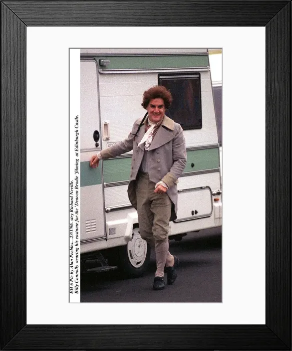 Framed Print : Billy Connolly in period costume for filming of Deacon Brodie at Edinburgh Castle wig Framed Print : Billy Connolly in period costume for filming of Deacon Brodie at Edinburgh Castle wig