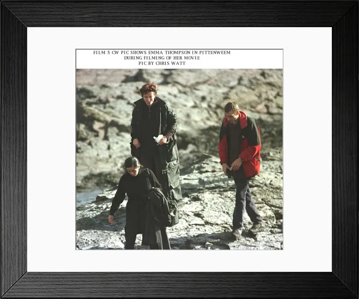 Framed Print : Emma Thompson in Pittenweem during filming of new film The Winter Guest Framed Print : Emma Thompson in Pittenweem during filming of new film The Winter Guest