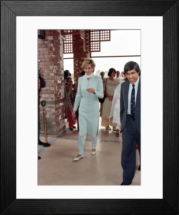Framed Print : Diana, Princess of Wales, pictured during a visit to the Shaukat Khanum Memorial Hospital