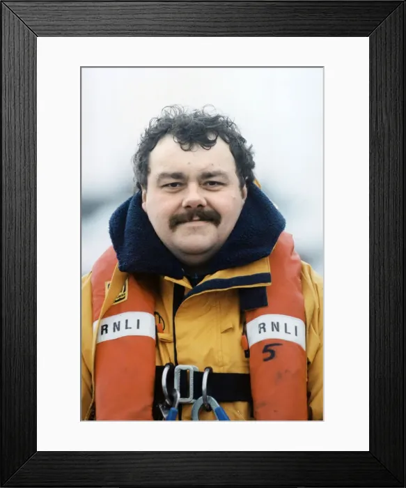 Framed Print : Barry lifeboat member Andy Lucas. 19th January 1998 Framed Print : Barry lifeboat member Andy Lucas. 19th January 1998